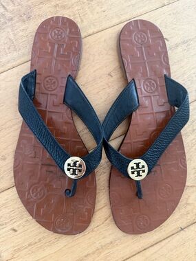 Tory Burch Black Leather Thora Thong Sandals with Gold Logo